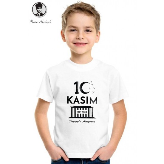 10 Kasım Rahmetle Anıyoruz Tişörtü - İğneli Rozet Hediyeli 10 Kasım Rahmetle Anıyoruz Tişörtü - İğneli Rozet Hediyeli