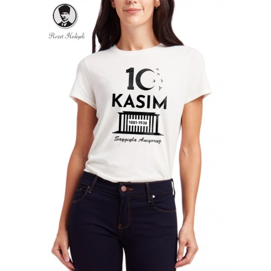 10 Kasım Rahmetle Anıyoruz Tişörtü - İğneli Rozet Hediyeli 10 Kasım Rahmetle Anıyoruz Tişörtü - İğneli Rozet Hediyeli
